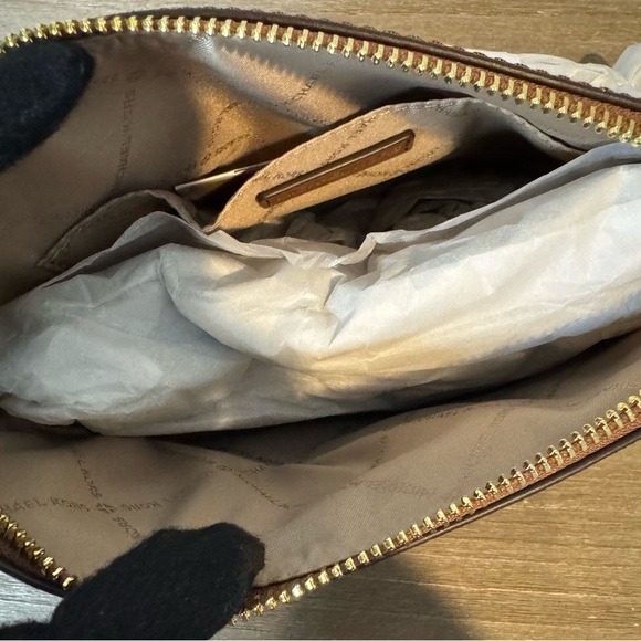 Michael Kors Jet Set Travel Dome Crossbody | New with Tags - Picture 3 of 10